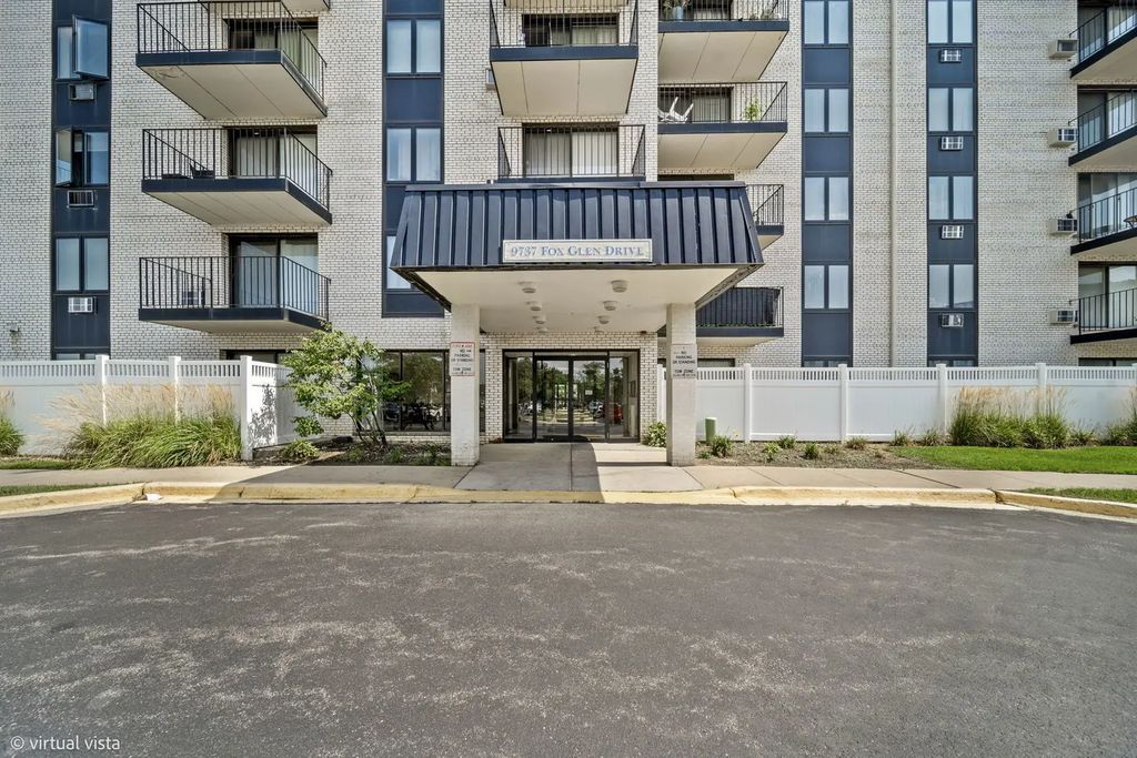 9737 N Fox Glen Drive 1g, Niles