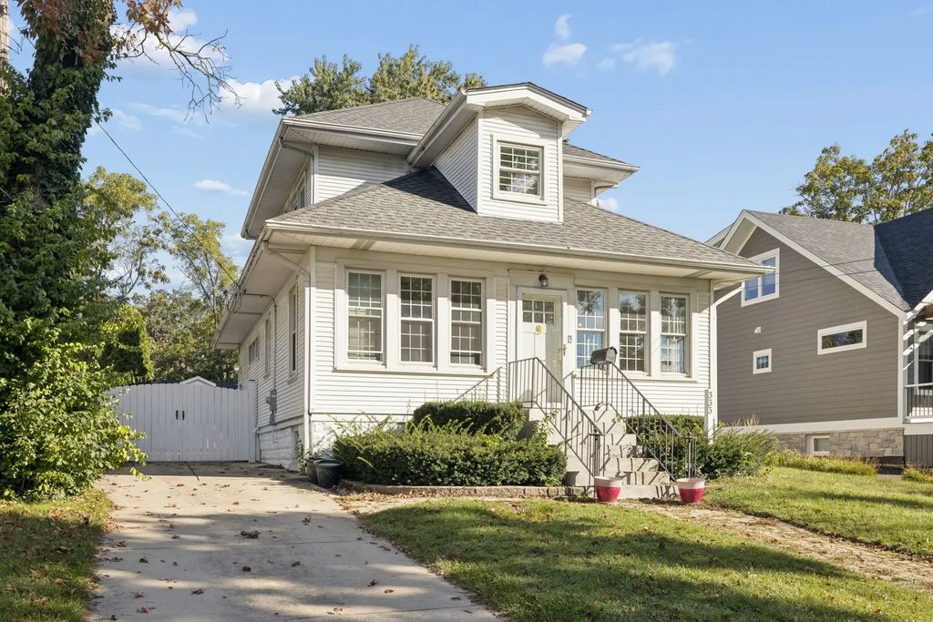 333 E Chicago Avenue, Hinsdale