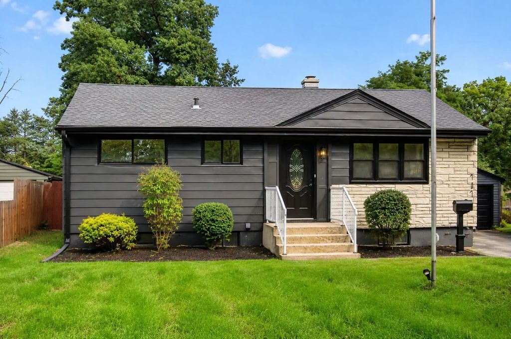 717 Kirkwood Avenue, Winthrop Harbor
