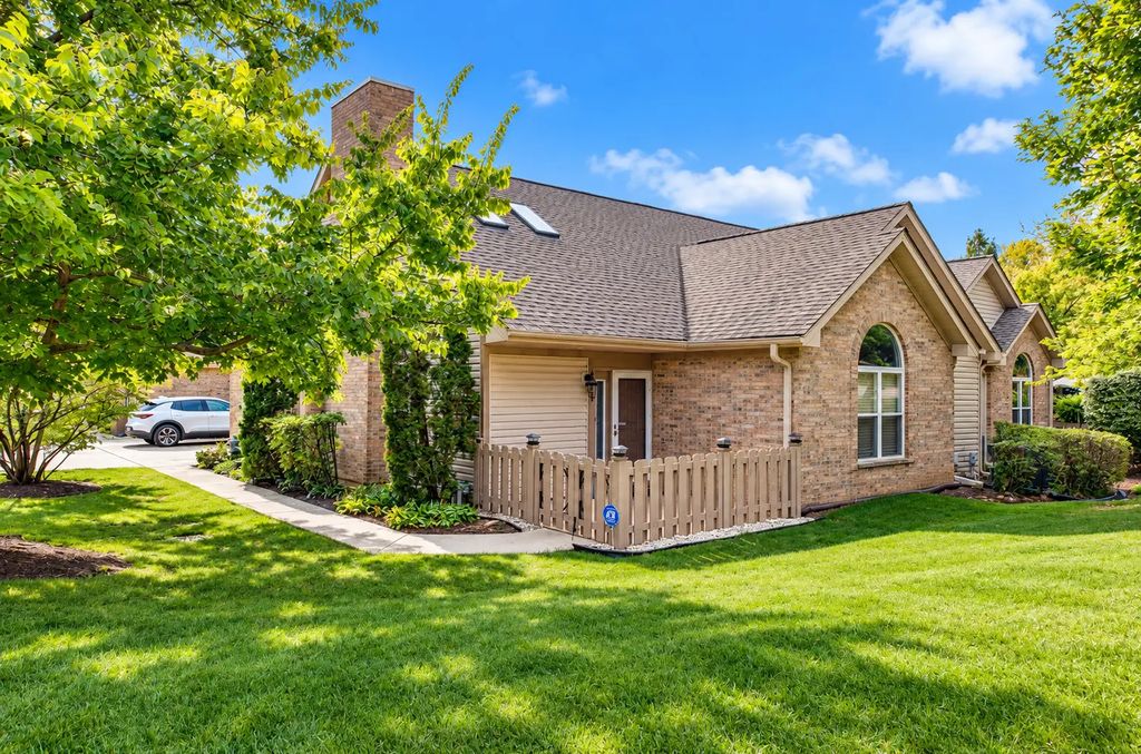 183 Canterbury Court, Bloomingdale