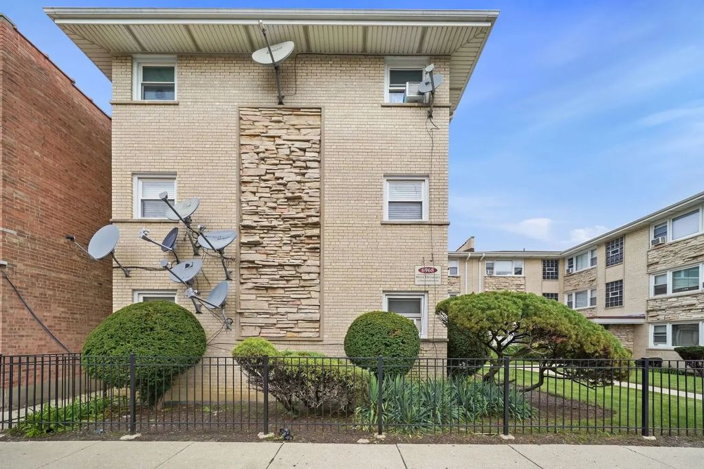 6968 W Diversey Avenue 8, Chicago