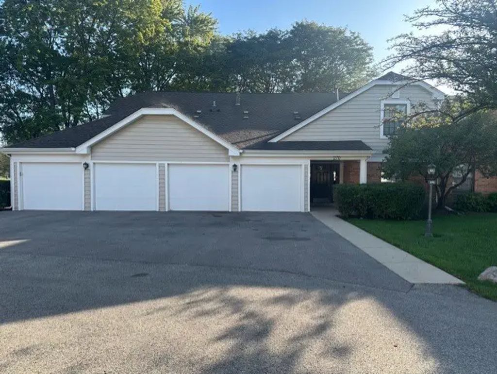 270 Kings Mill Court A1, Schaumburg