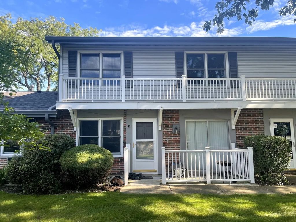 203 Emerson Court B, Bloomingdale
