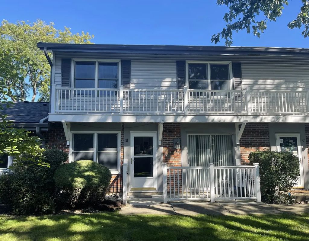 203 Emerson Court B, Bloomingdale