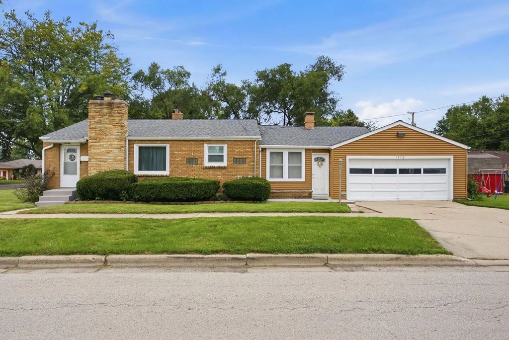 1270 Van Street, Elgin
