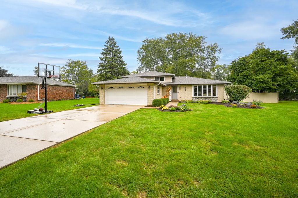 9s125 Florence Avenue, Downers Grove