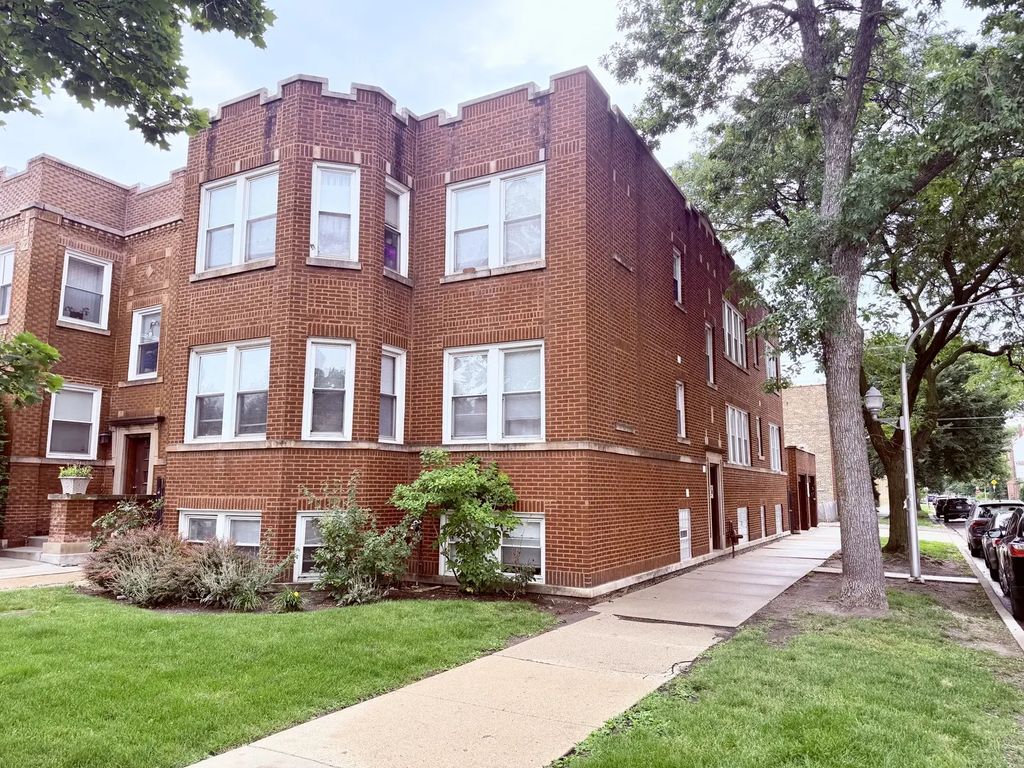 3758 N Sawyer Avenue, Chicago