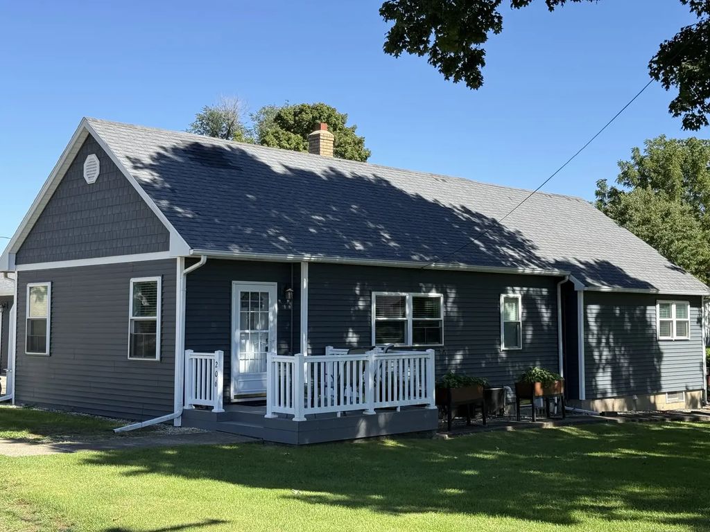 206 S 1st Street, Cherry