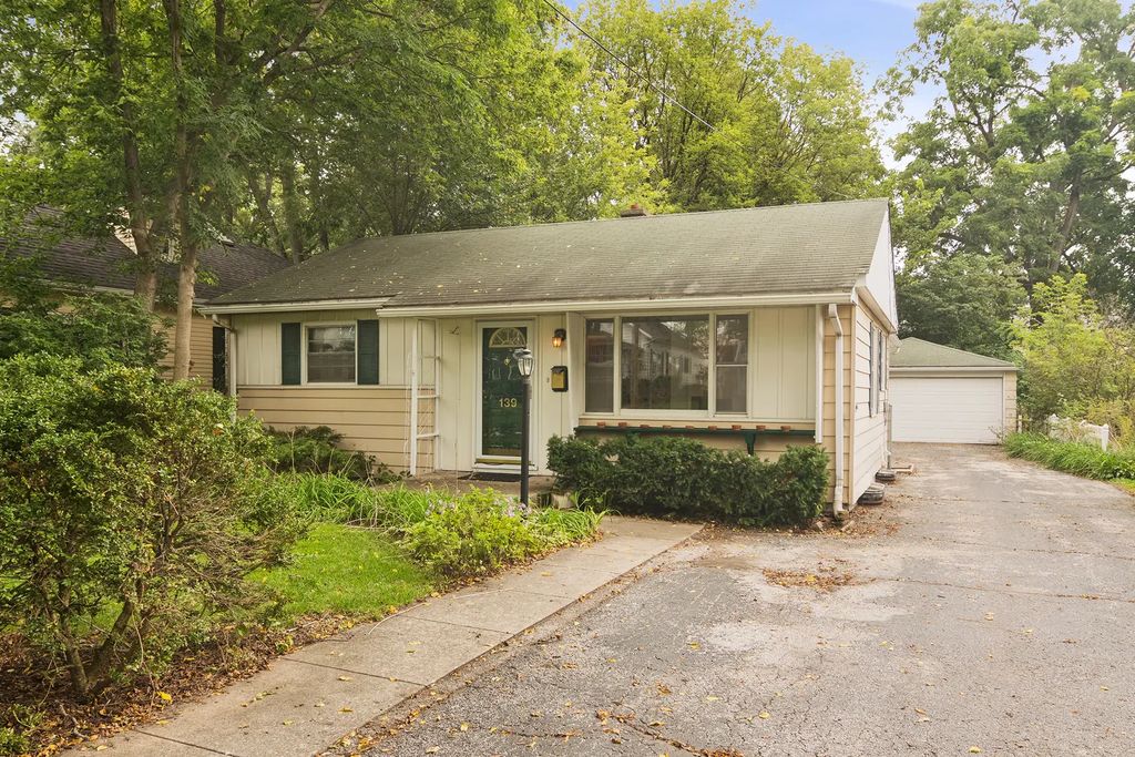 139 N Hager Avenue, Barrington