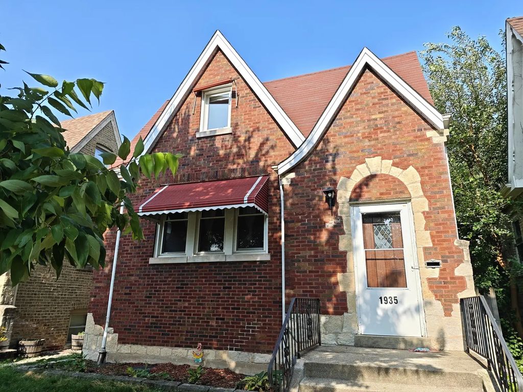 1935 Wenonah Avenue, Berwyn