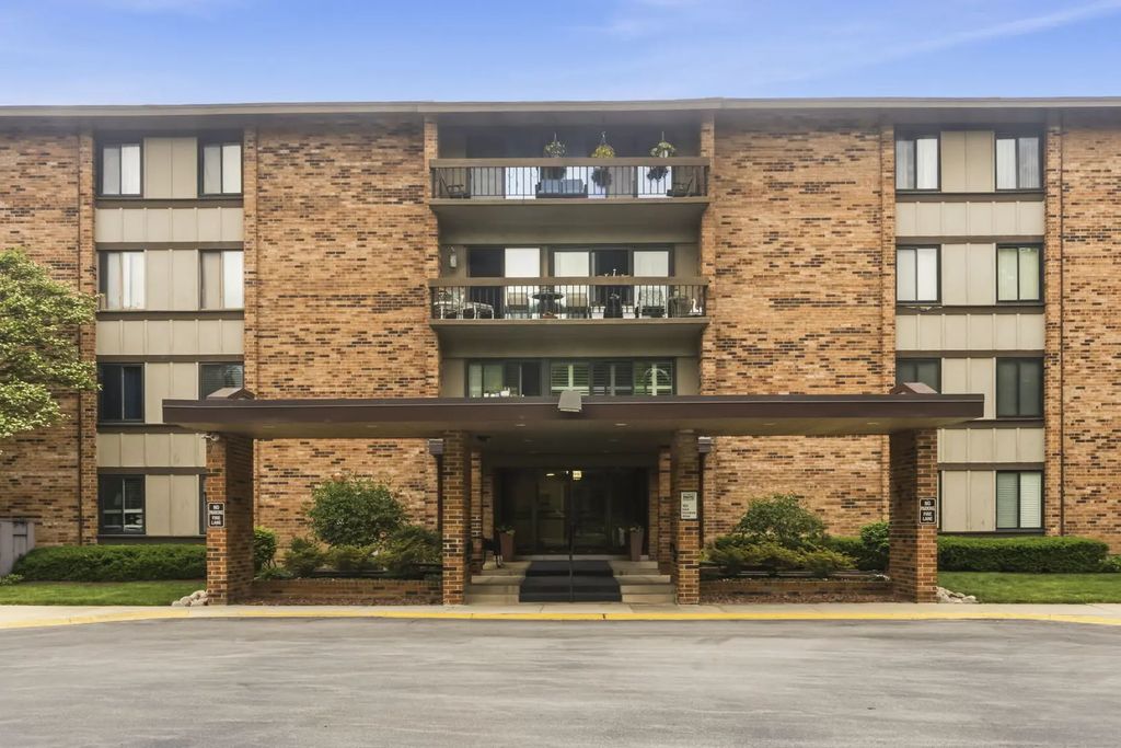101 Lake Hinsdale Drive 108, Willowbrook