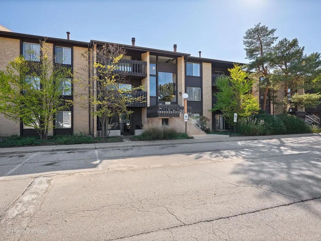 6177 Knoll Wood Road 302, Willowbrook