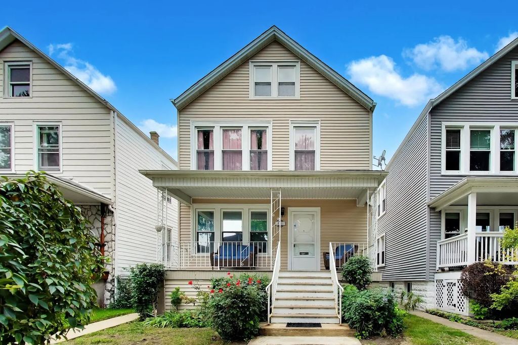 4132 N Maplewood Avenue, Chicago