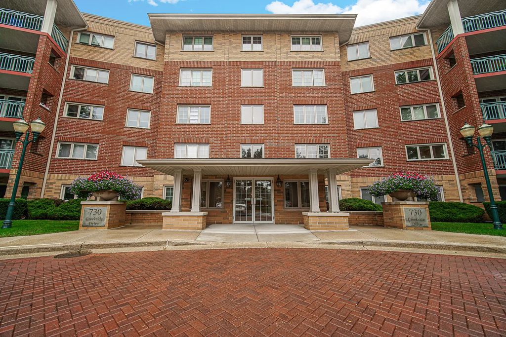 730 Creekside Drive 503, Mount Prospect