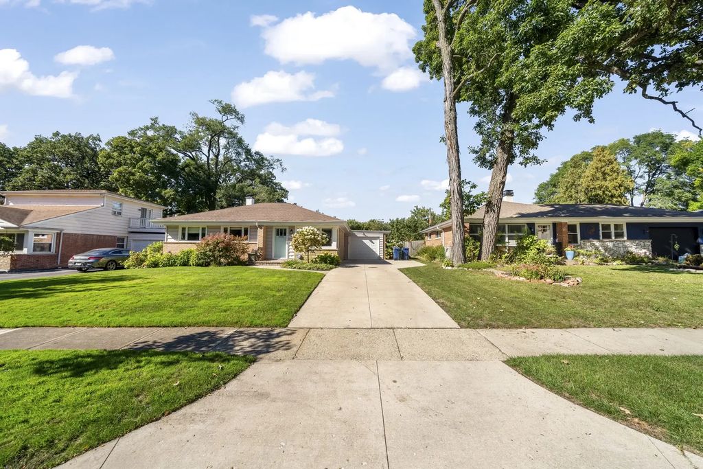 1960 Milton Avenue, Northbrook