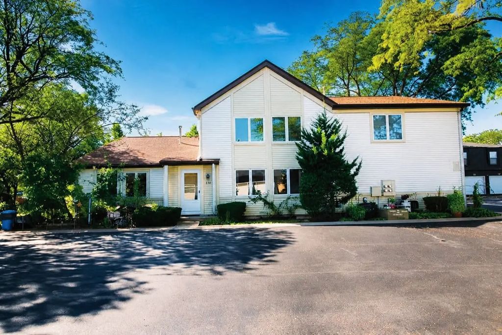 336 Inverrary Lane, Deerfield