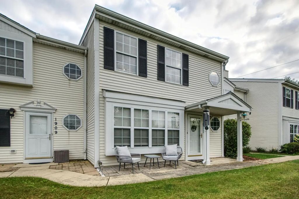 1911 Sw Cinnamon Court, Joliet