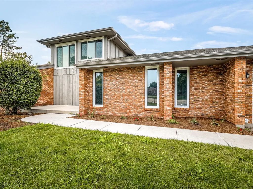 6022 Fireside Drive, Rockford