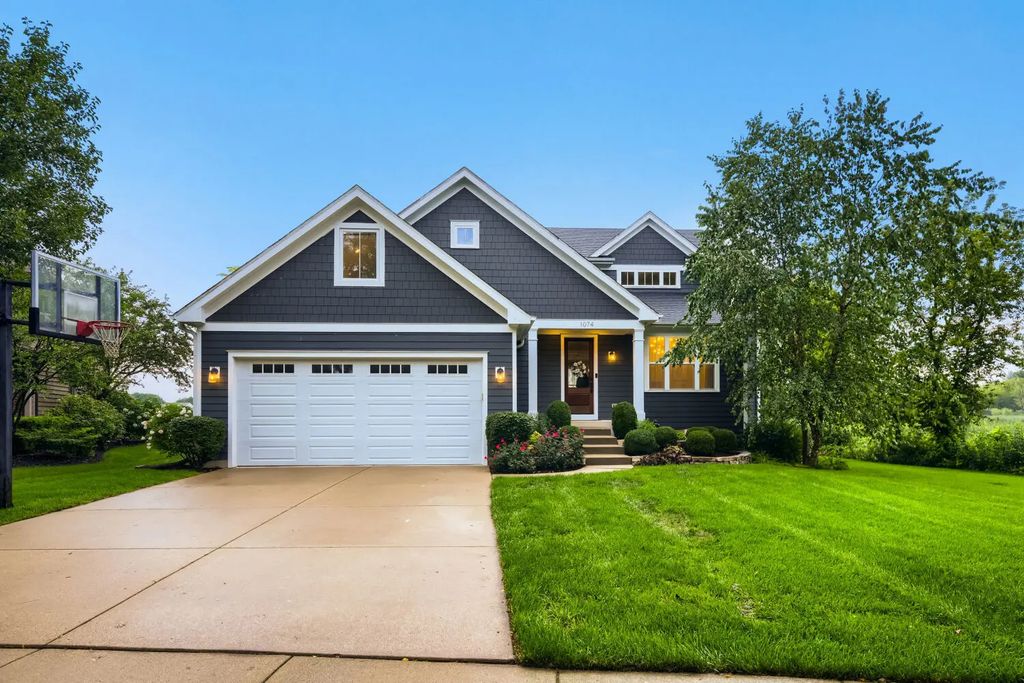 1074 Suffolk Court, Gurnee