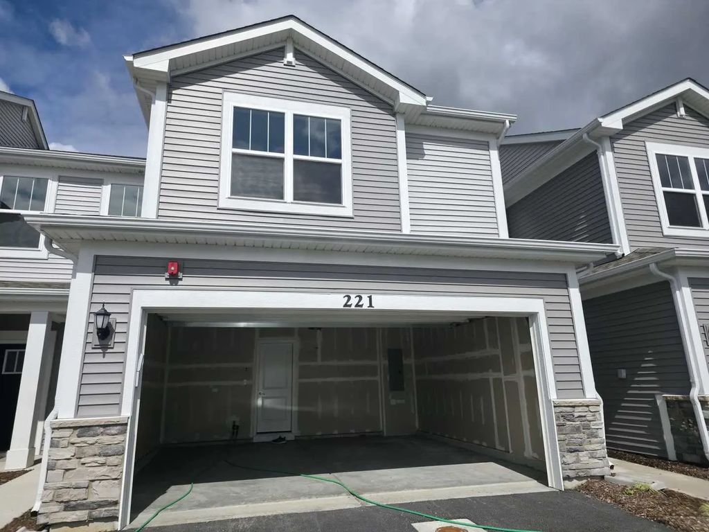 221 Cooney Way, Oswego