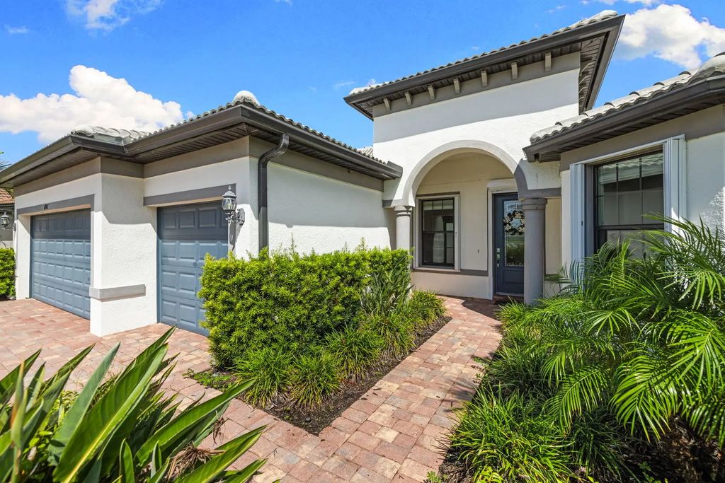 6907 Cocoplum Street, Naples