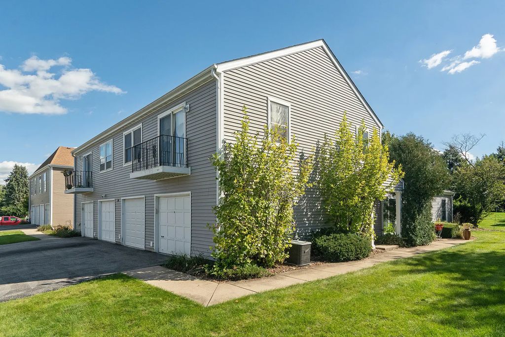 604 Waverly Court D, New Lenox
