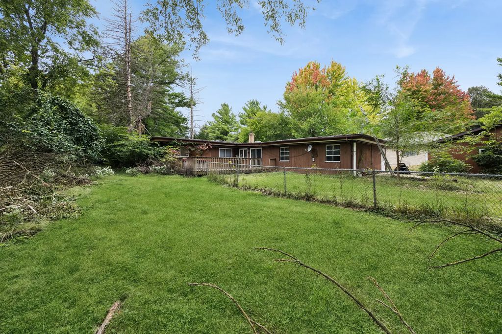 9041 Maple Avenue, Burr Ridge