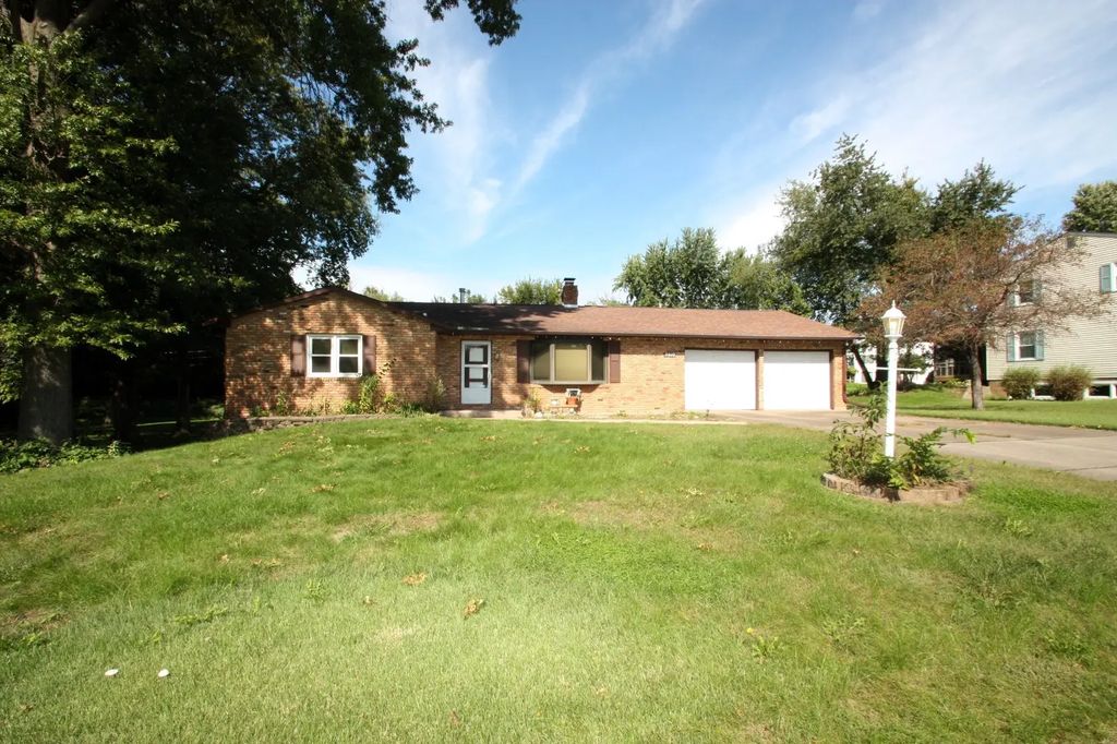 5410 Surrey Drive, Bettendorf