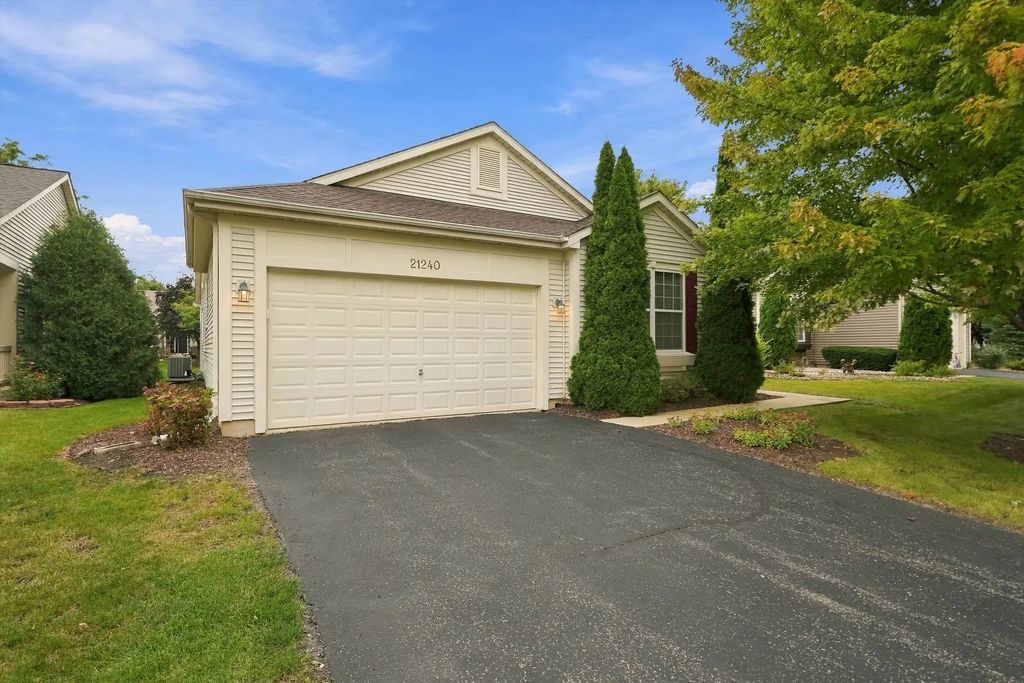 21240 Windsor Lake Lane, Crest Hill