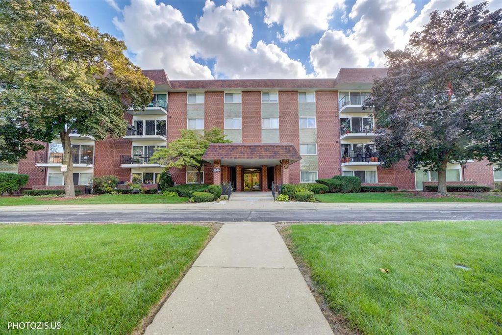 1025 S Fernandez Avenue 2d, Arlington Heights