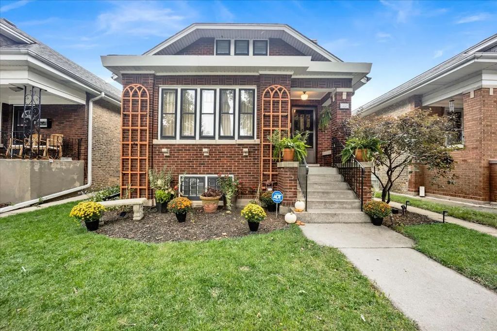 6239 N Campbell Avenue, Chicago