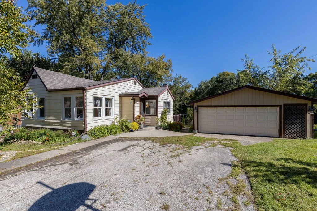 38805 N Belmora Park, Lake Villa