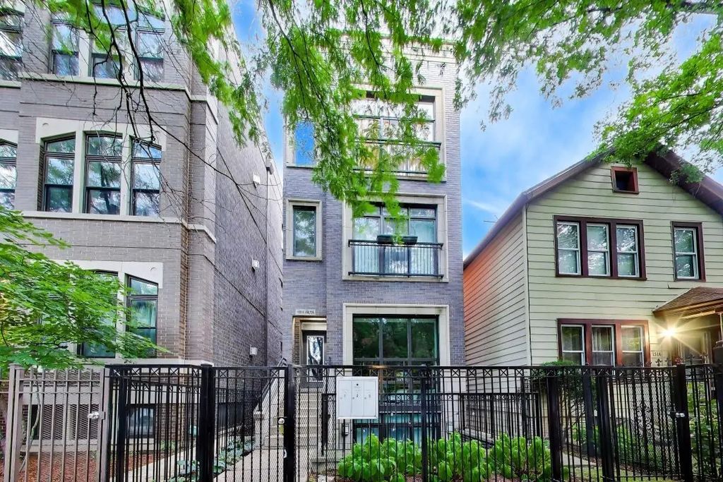 1520 W Walton Street 3, Chicago