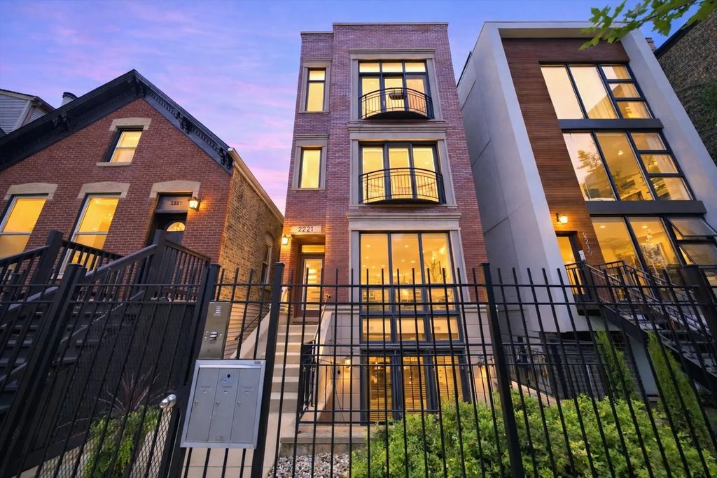 2221 N Hoyne Avenue 1, Chicago