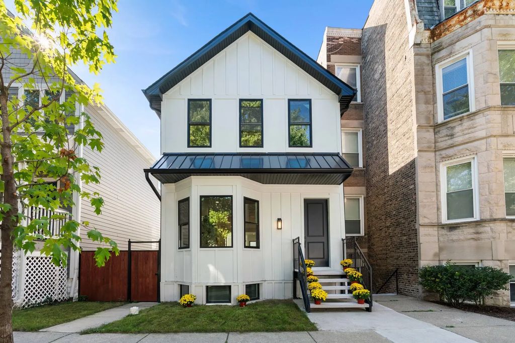 2332 N Maplewood Avenue, Chicago