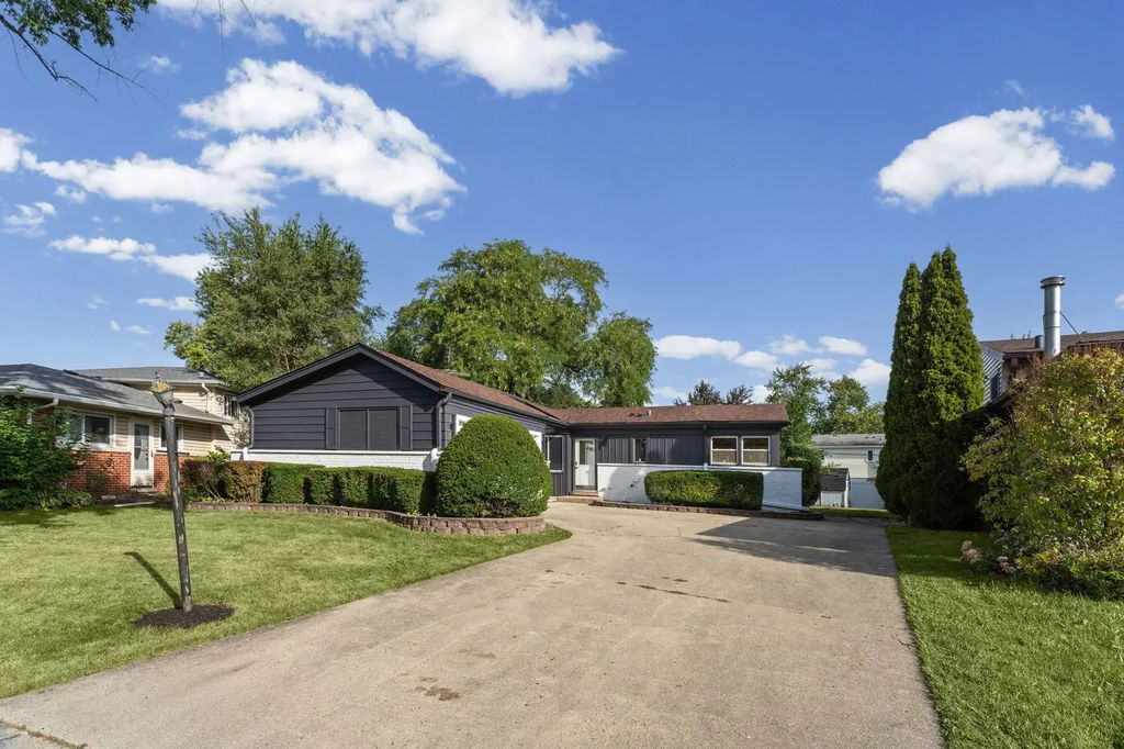 160 Lancaster Lane, Des Plaines