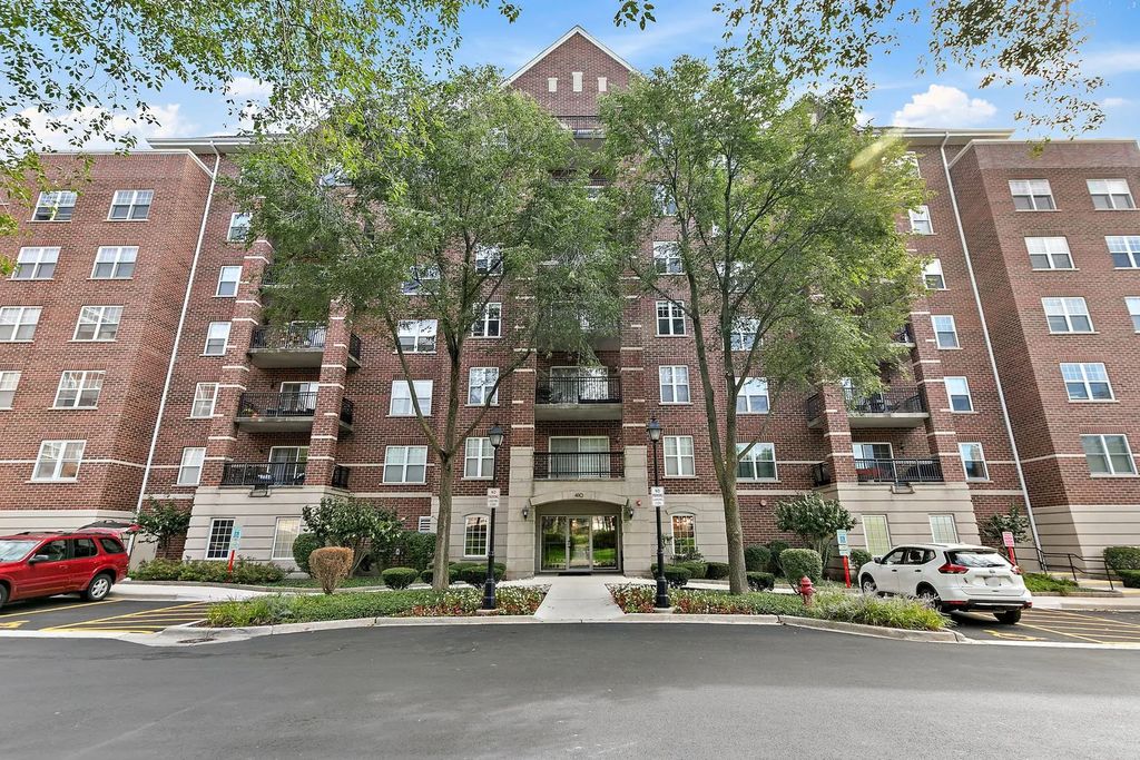 410 W Mahogany Court 202, Palatine