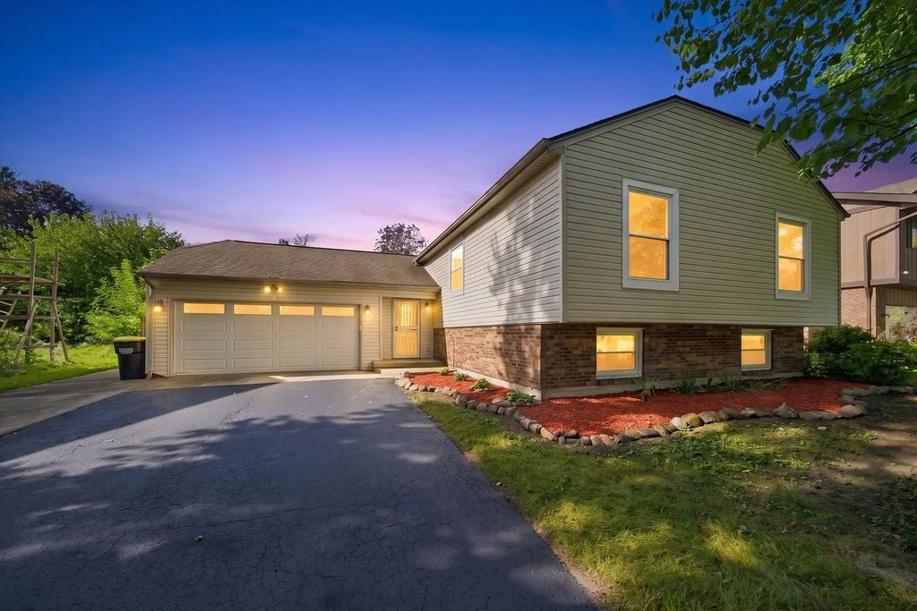 863 Pleasant Street, Woodstock