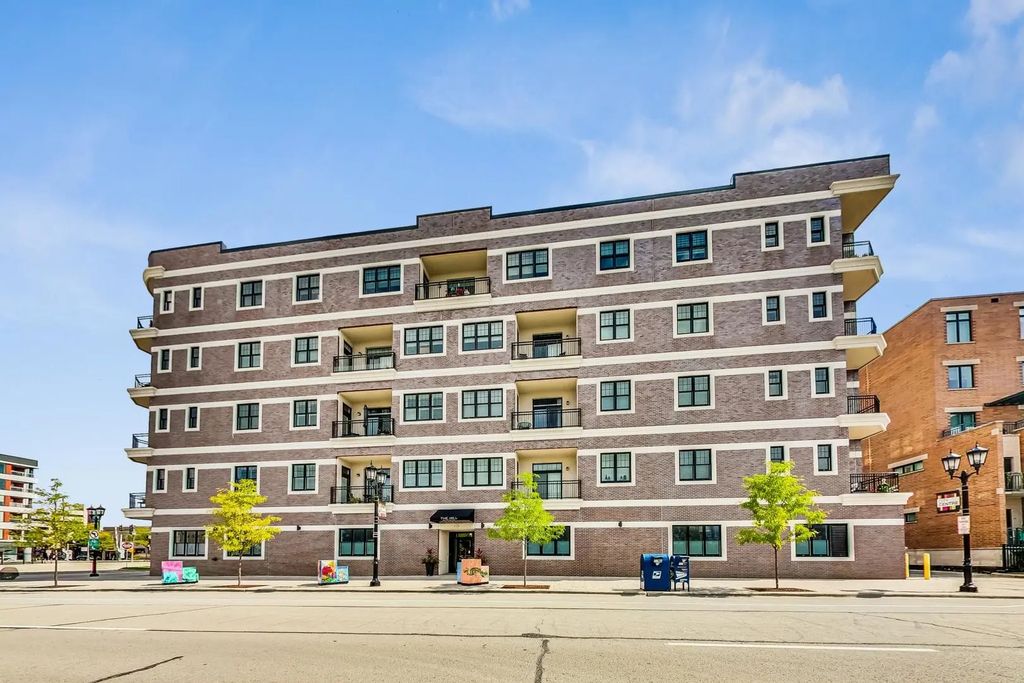 105 S Cottage Hill Avenue 304, Elmhurst