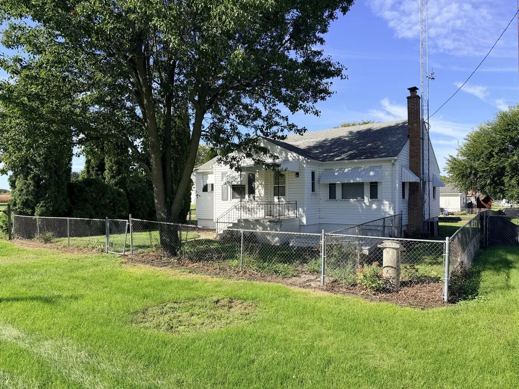 409 Oak Street, Cedar Point