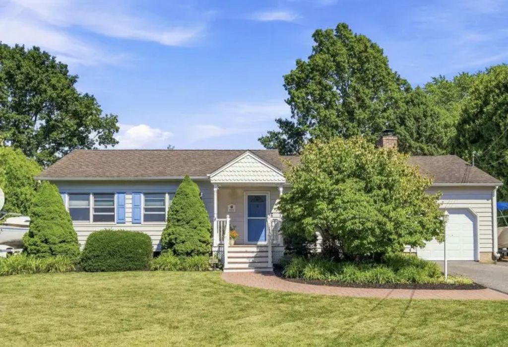 1035 Theresa Drive, Mattituck