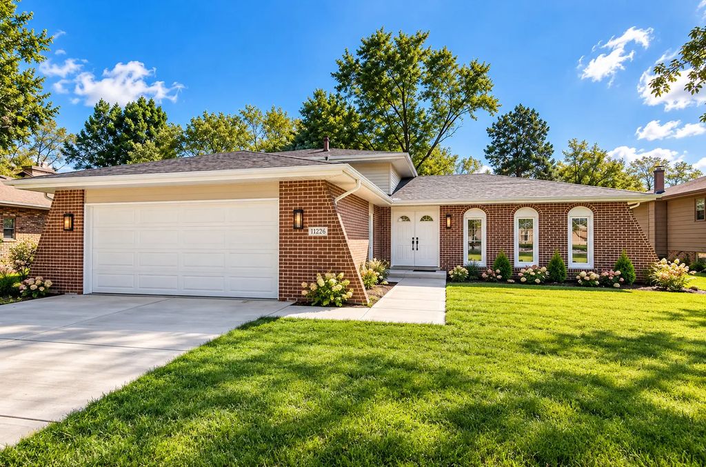 11226 S Deerpath Lane, Palos Hills