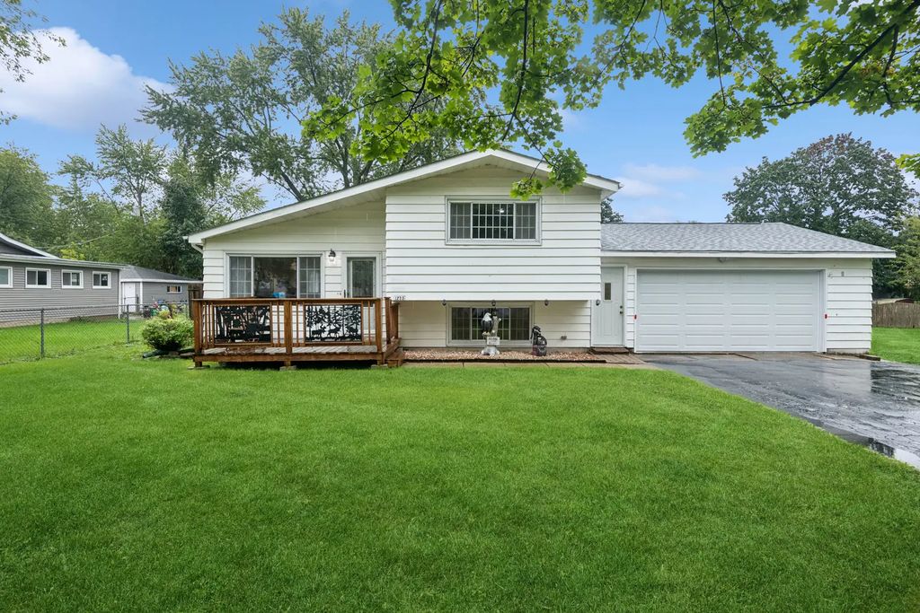 1233 N Lake Shore Drive, Round Lake Beach