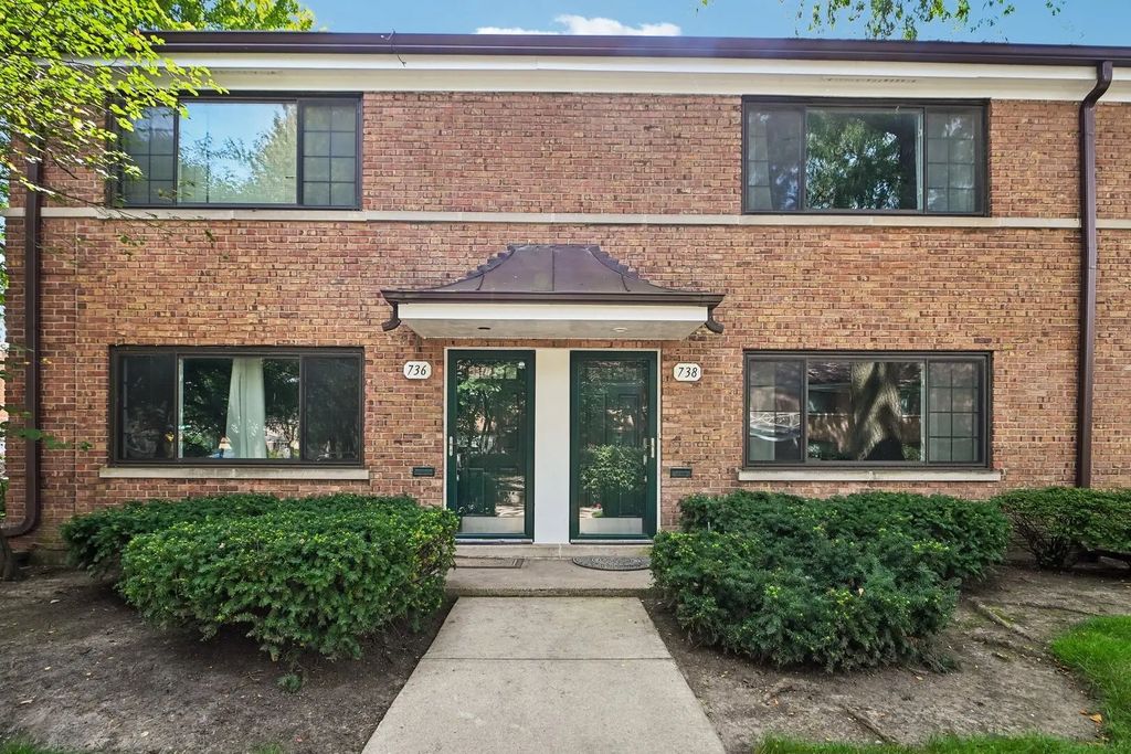 738 Dodge Avenue, Evanston