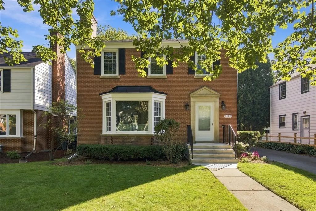 2107 Lincolnwood Drive, Evanston