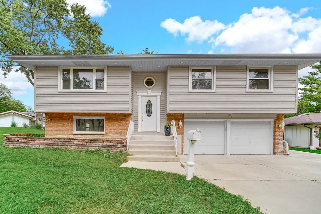 515 Falmouth Lane, Schaumburg