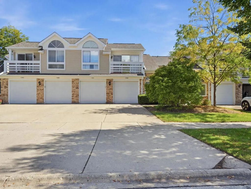 1243 Ranch View Court, Buffalo Grove