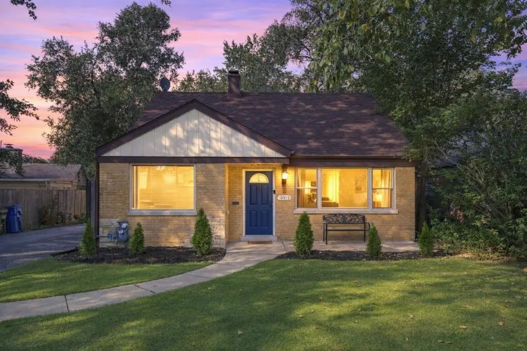10912 S Komensky Avenue, Oak Lawn