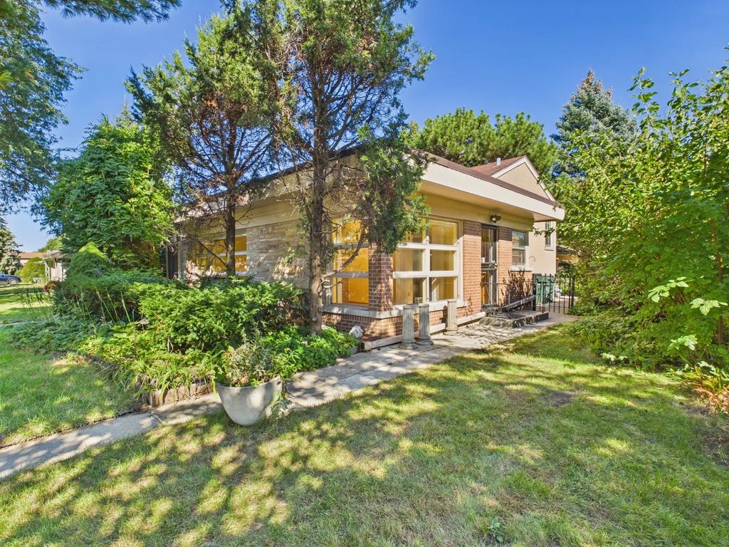 7307 N Karlov Avenue, Lincolnwood