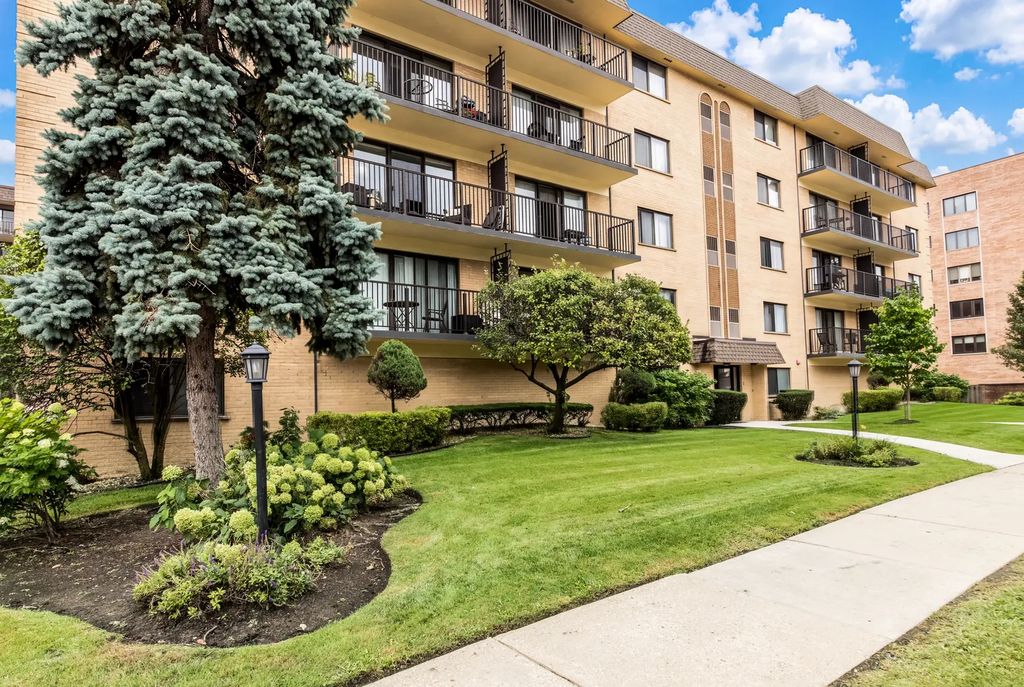 1441 E Thacker Street 304, Des Plaines